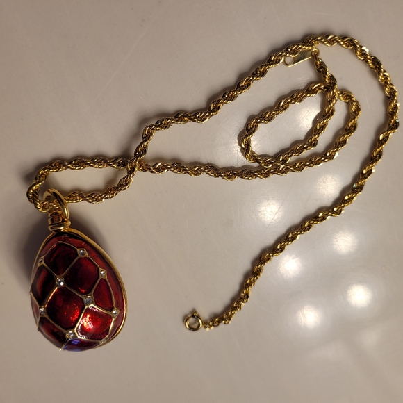 Egg Pendant Red & Gold Enameled Trellis  With Crystals On Gold-tone Rope Chain - Picture 11 of 16